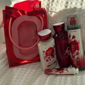 Bath & Body Works Japanese Cherry Blossom Set - Red & White